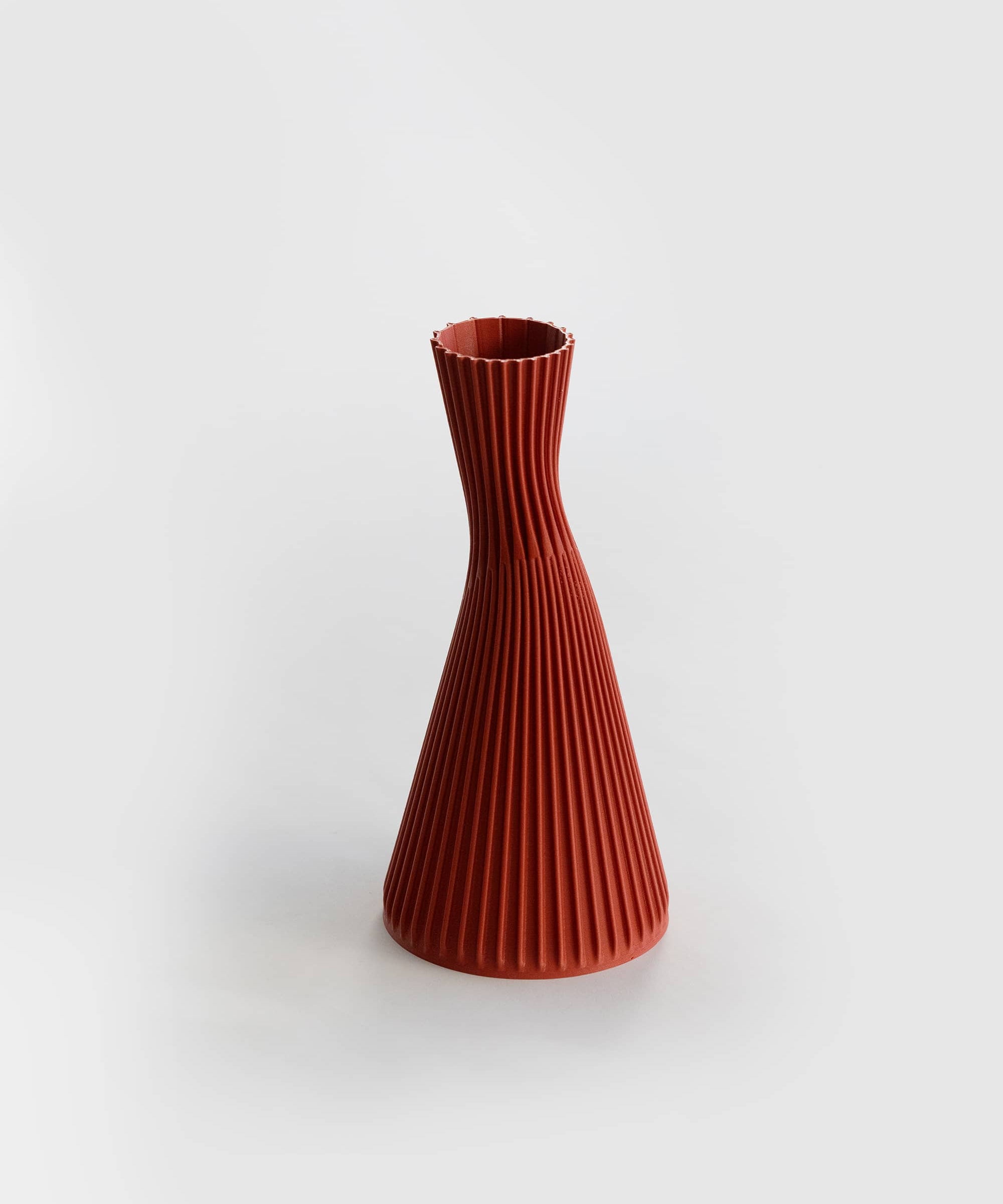 Cyrc-conan-vase-red-02.jpg